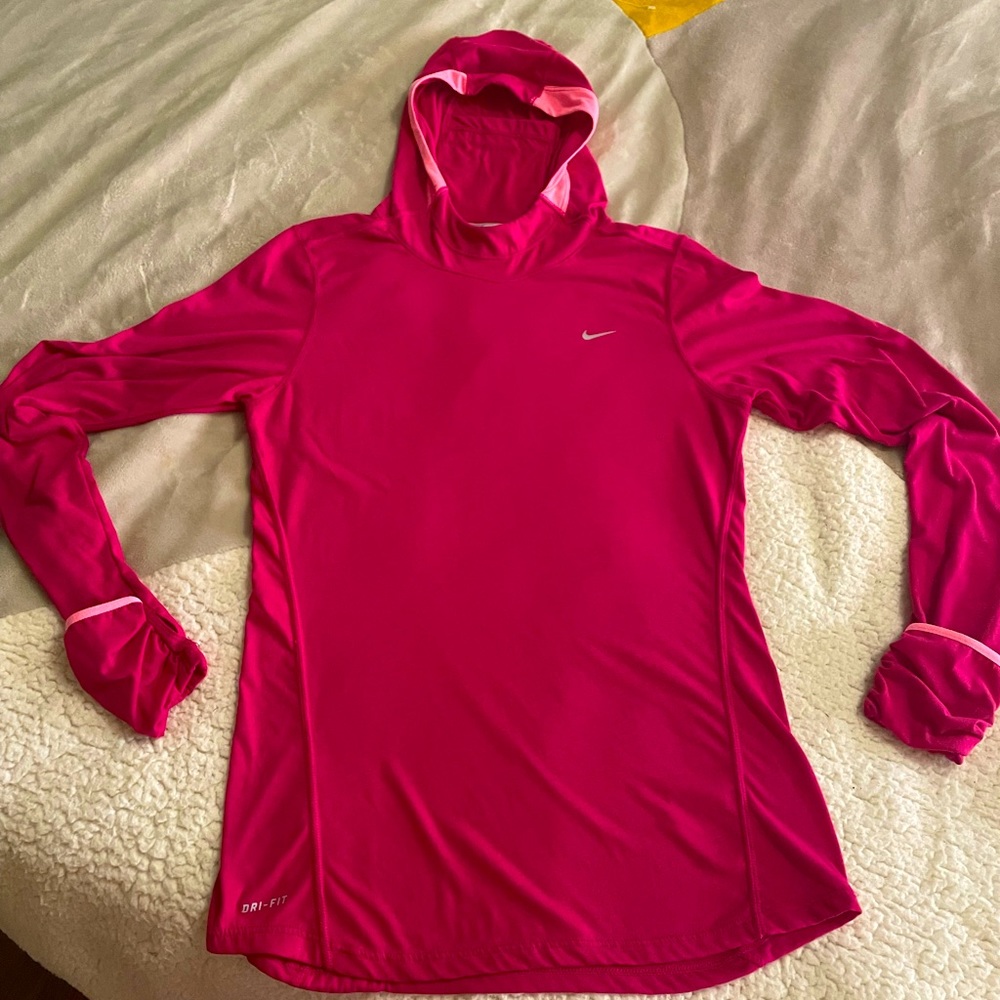 Nike dry fit better world layer $9 < bundle 5 items and I’ll send you all 4 $25*